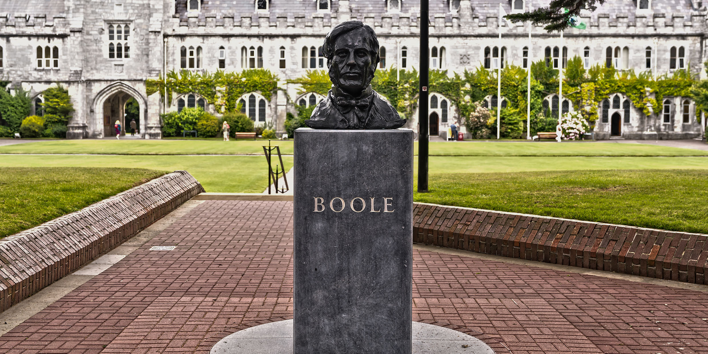 Image of bust of George Boole