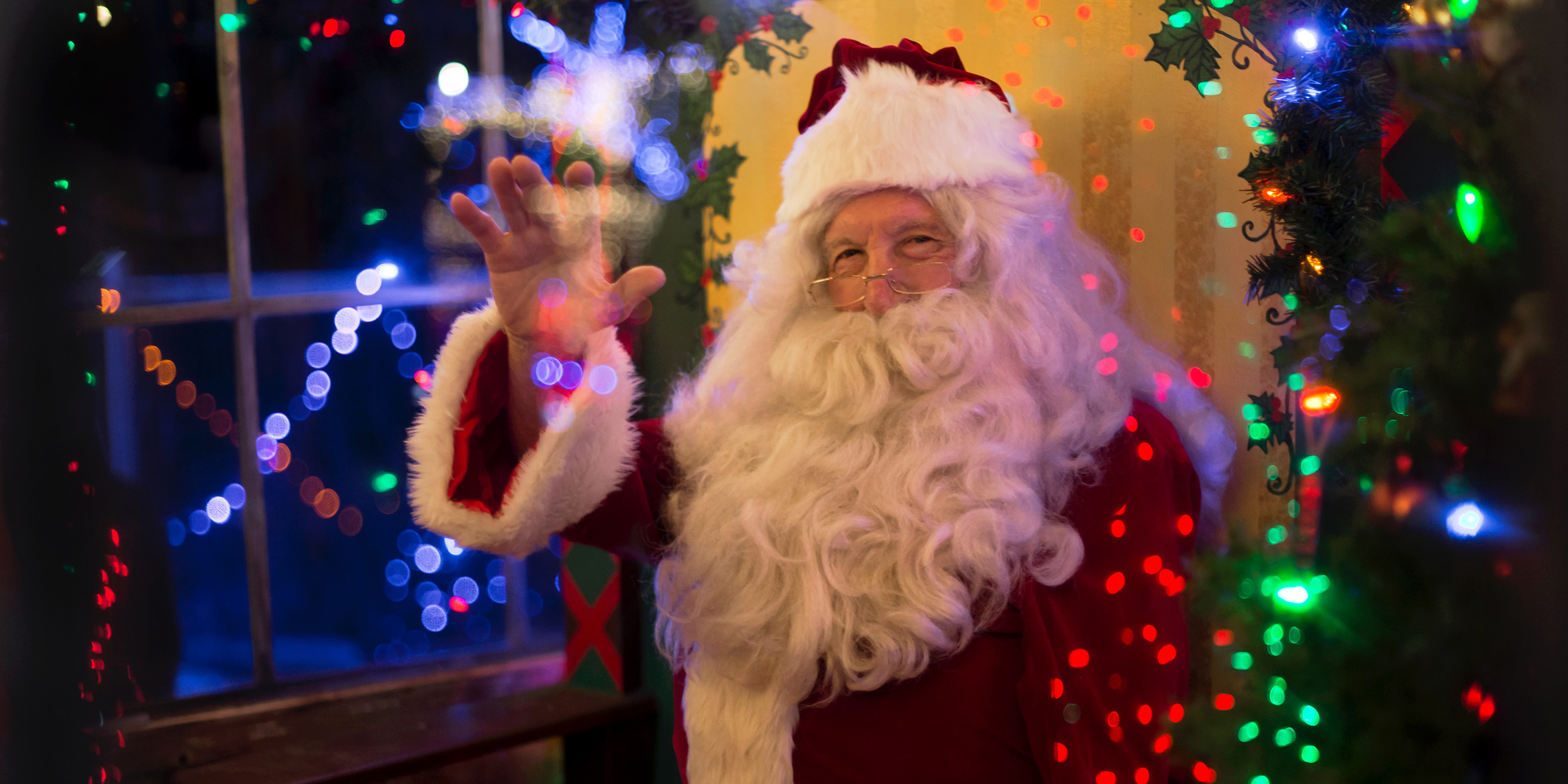 Image of Santa Claus waving