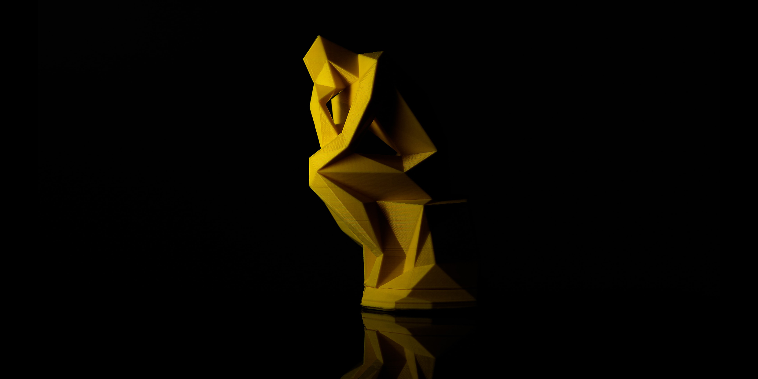 Image of a low-poly 3D-print of a representation of Rodin's “The Thinker”